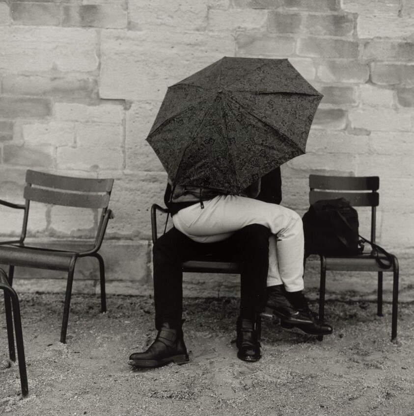 Couple Under Umbrella, Tuileries