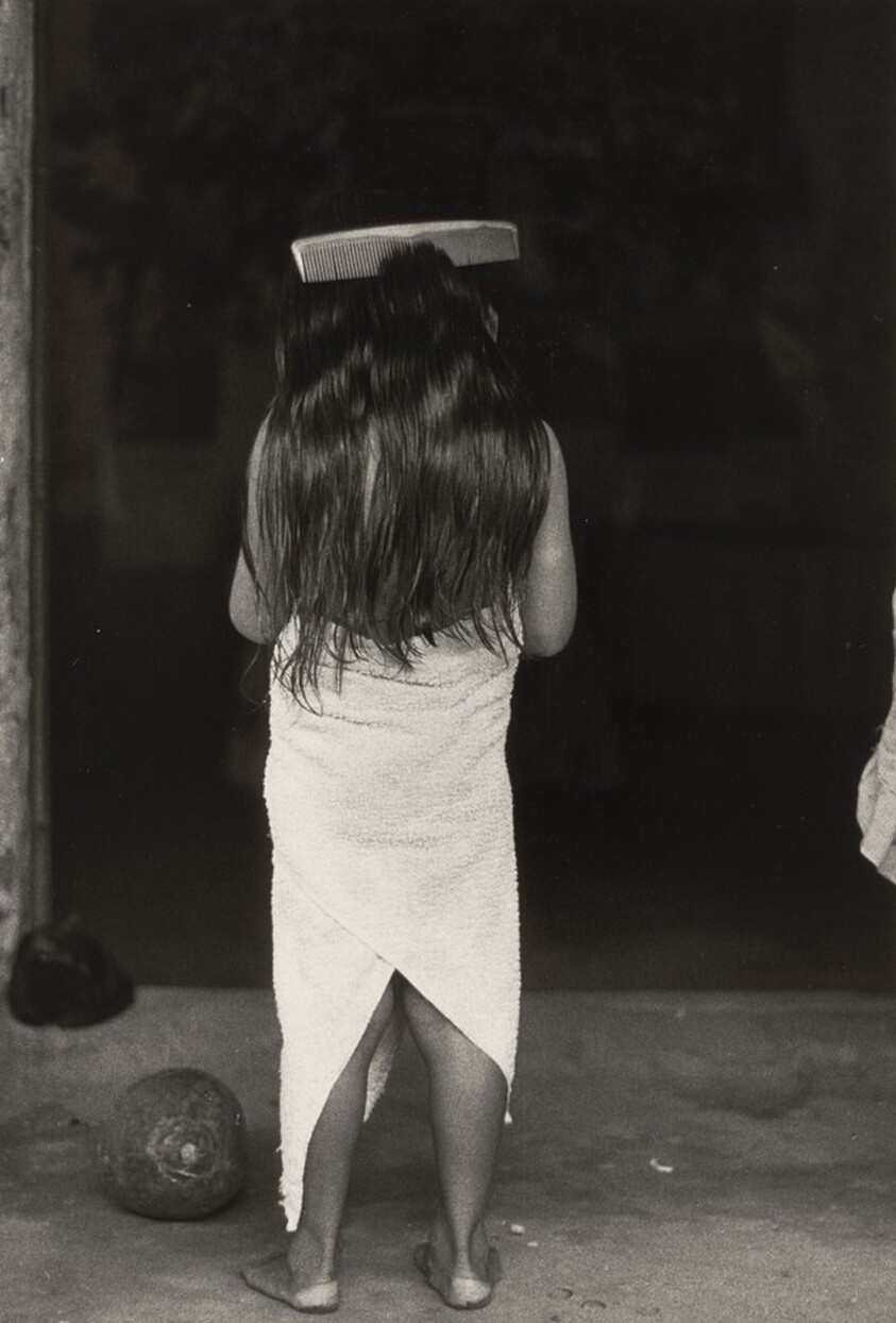 La niña del peine, Juchitán, México (Girl with Hair Comb, Juchitán, Mexico)