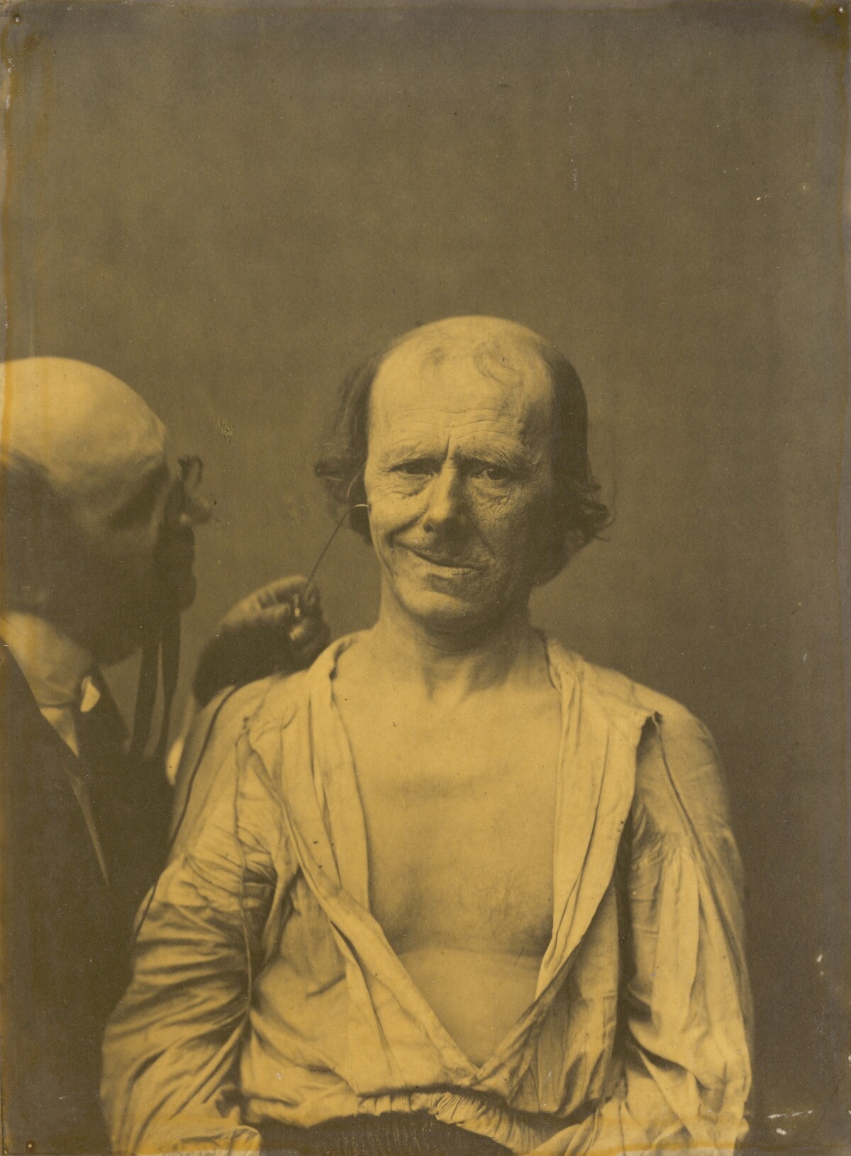 A relaxed face (left); False joy or laughter (right)