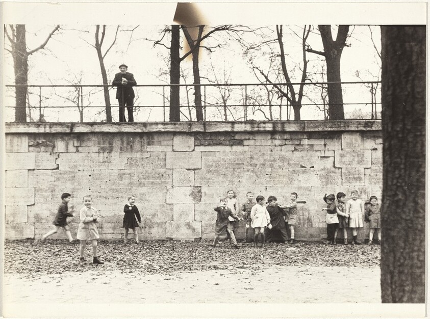 Children playing, Paris