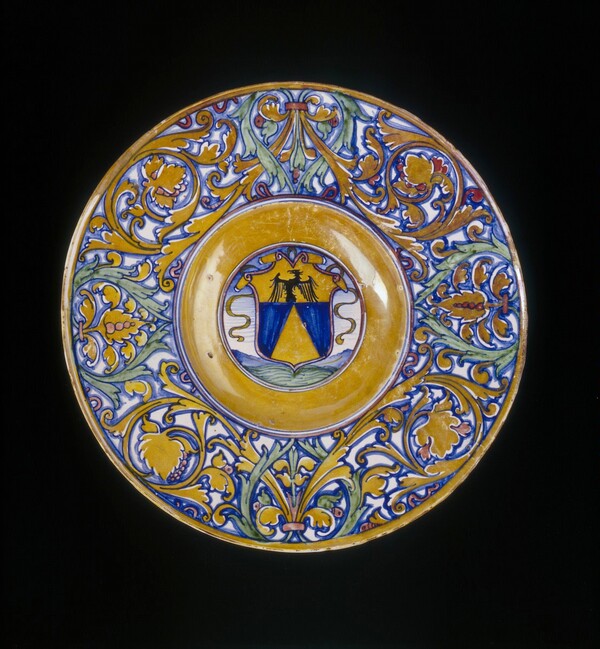 Plate with border of foliate scrollwork; in the center, shield of arms of Vigerio of Savona