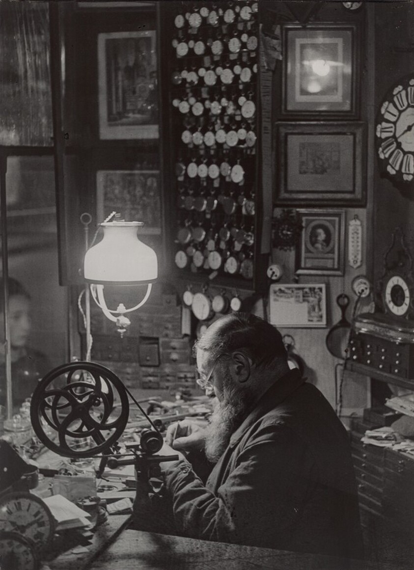 L'horloger, passage Dauphine (Watchmaker, Dauphine Alley)