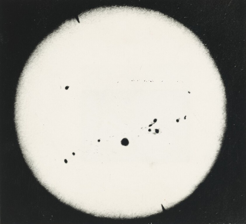 Title from caption on object: “Macchie Solari, Foto Osservatorio di Monte Wilson (Sunspots, Mount Wilson Observatory)”