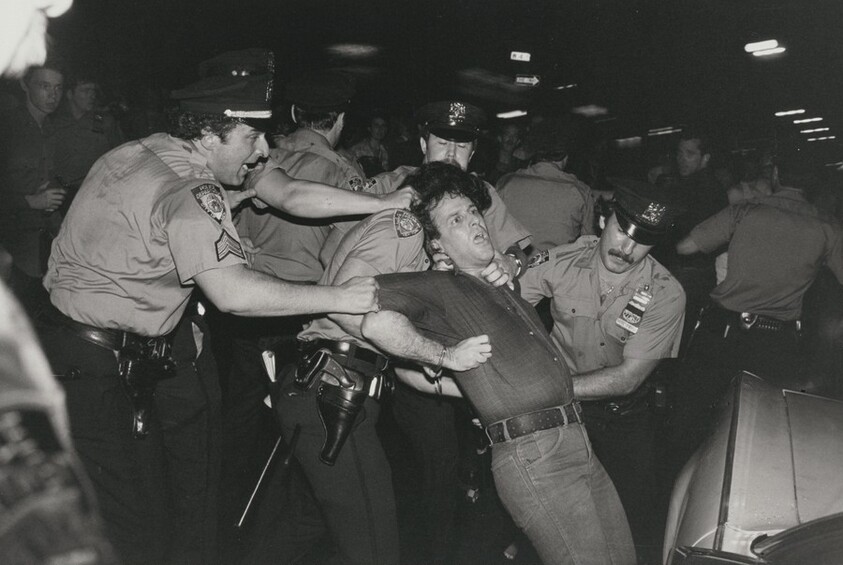A demonstrator refused to stop blocking traffic. The police removed him bodily, New York City