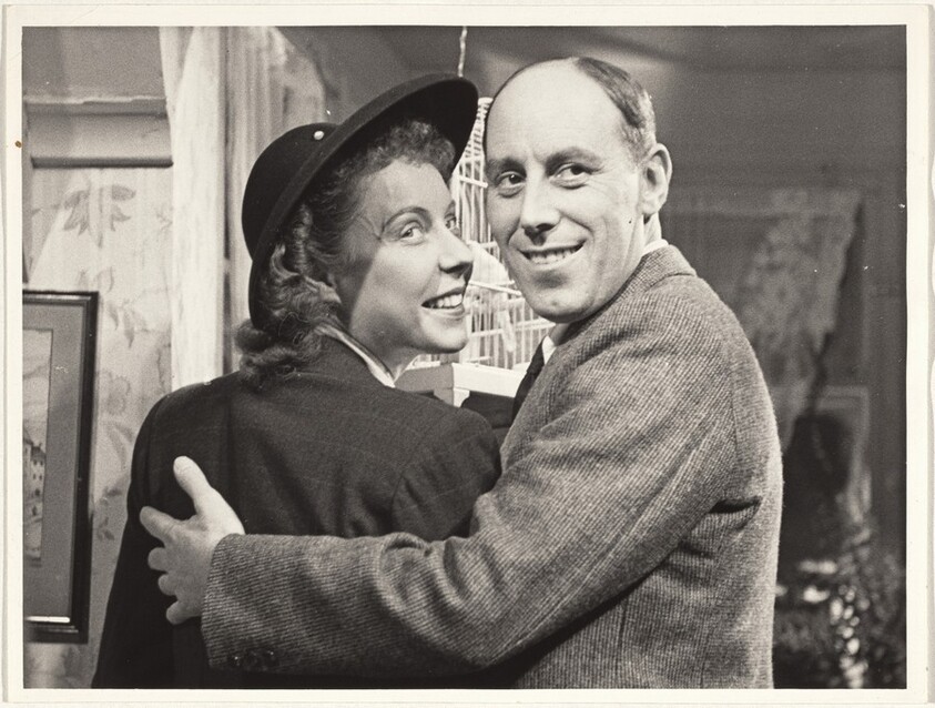 Actors before birdcage--Filming