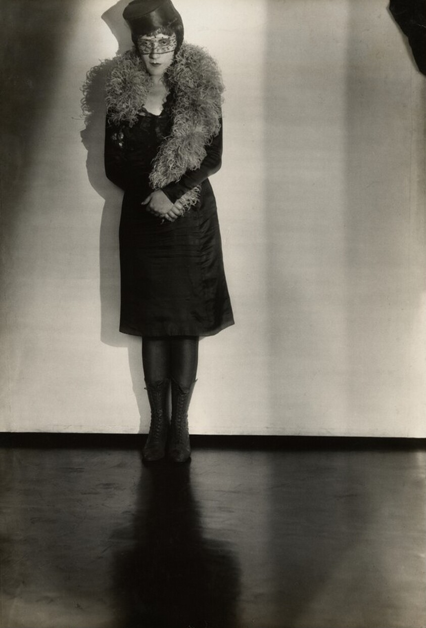 Kostümaufnahme (Women's Suit)