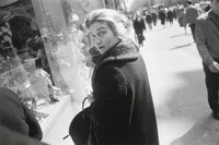 New York, Garry Winogrand, c. 1960, printed 2012