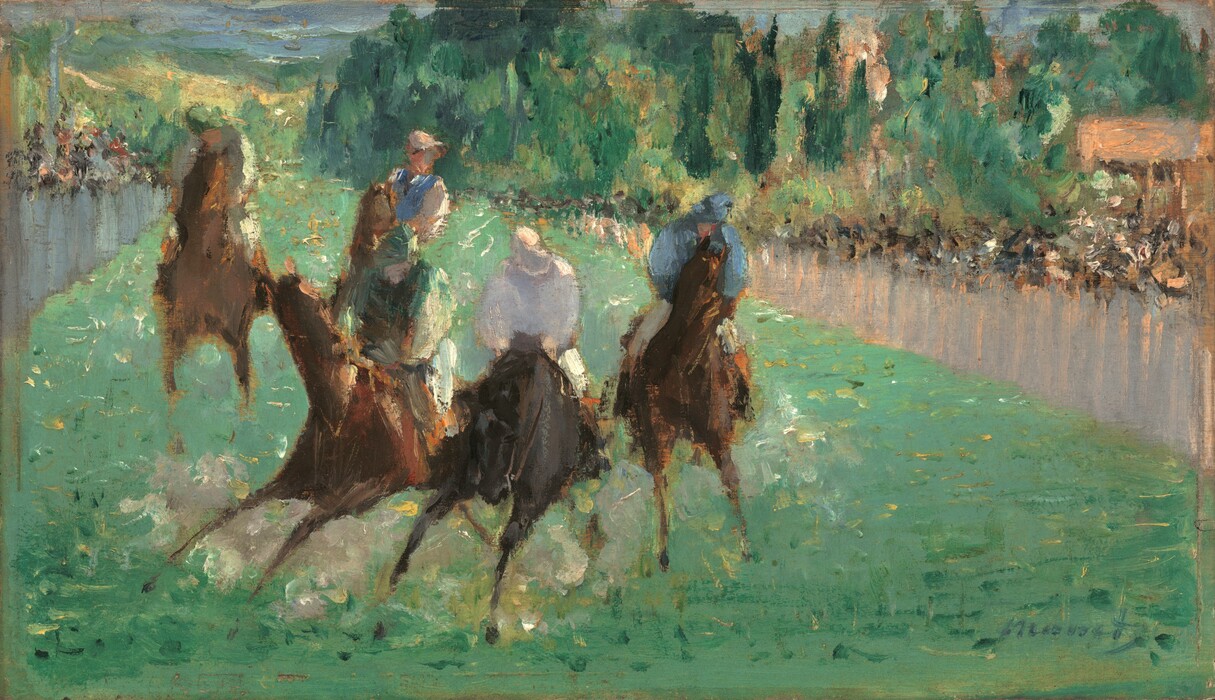 We find ourselves on an emerald-green, grassy racetrack as a dusty cluster of horses and their jockeys bear directly down on us in this loosely painted horizontal landscape. Closest to us, three horses run with their legs widely splayed and a fourth brings up the close rear to our left. Only closer inspection reveals a fifth horse nearby, seen over the shoulder of the jockey to our left of center. All the horses are chestnut brown except the second from our right, which is black. The faces of the jockeys are indistinct but they seem to have light skin. The jockey on the left-most horse wears celery and lemon-lime green. The jockey on the nearly hidden horse wears a sky-blue vest with shell-pink sleeves and a pink hat. The jockey to our left in the closest pair, on the black horse, wears silvery-white and his neighbor wears steel blue. Slate-gray fences line the racetrack to either side and beyond both, speckles, flicks, and dots of brown, black, and cream suggest spectators. Pine-green and olive-colored trees touched with specks of yellow and peach fill the background to the right of the track. The trees reach beyond the top edge of the panel, and the sliver of sky above is marine blue. The artist signed the work with blue paint in the lower right corner: “Manet.”