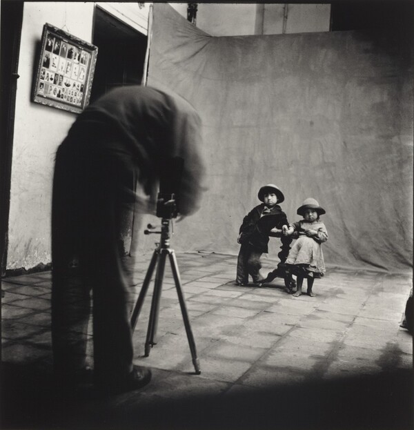 Irving Penn at Work in Cuzco, Peru