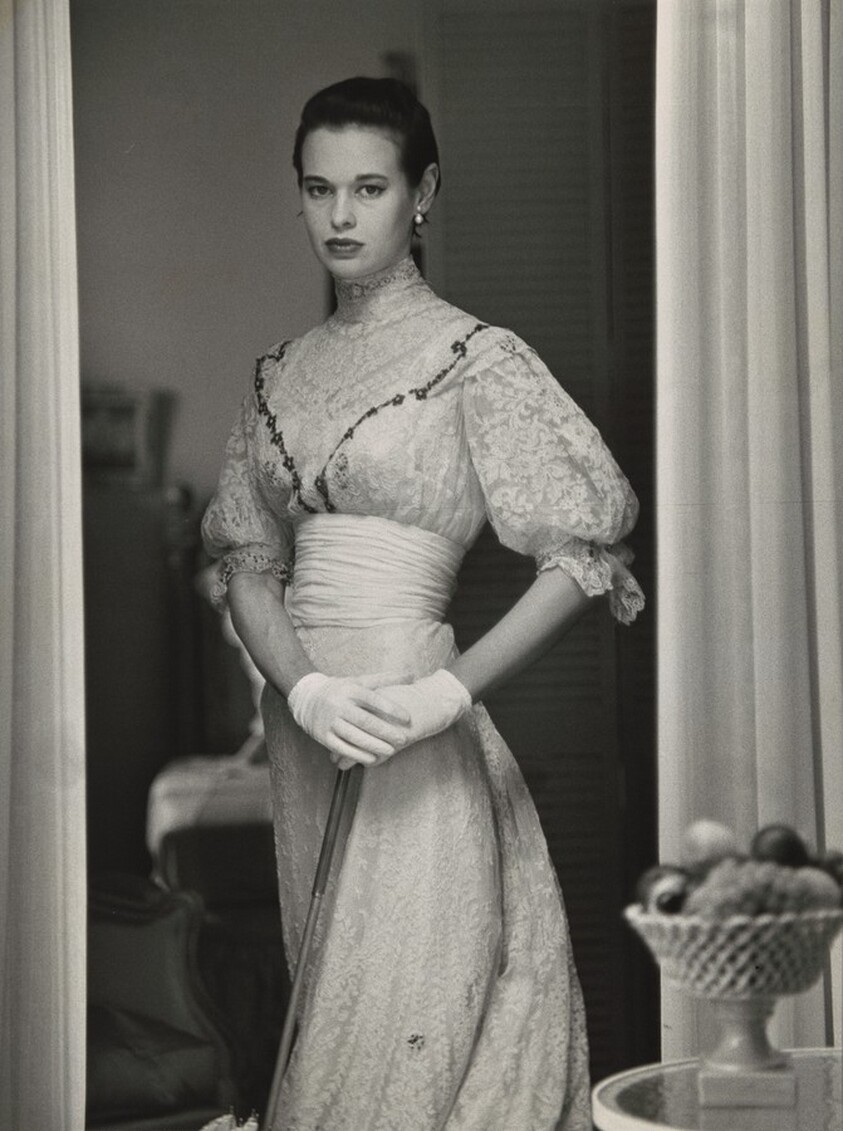 Gloria Vanderbilt. Hoping to embark upon a stage career, the 30-year-old daughter of the late Reginald Vanderbilt and wife of Conductor Leopold Stokowski is scheduled to act at two theaters in Ferenc Molnar's play, "The Swan"