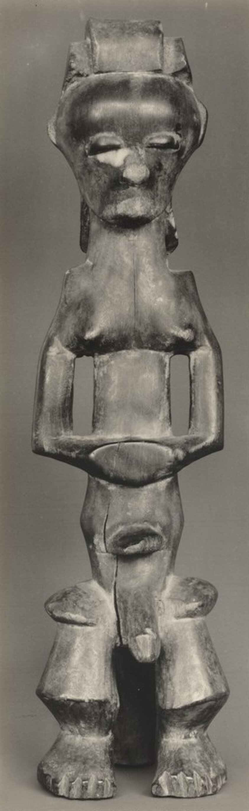 Figure with Clasped Hands, Pahouin