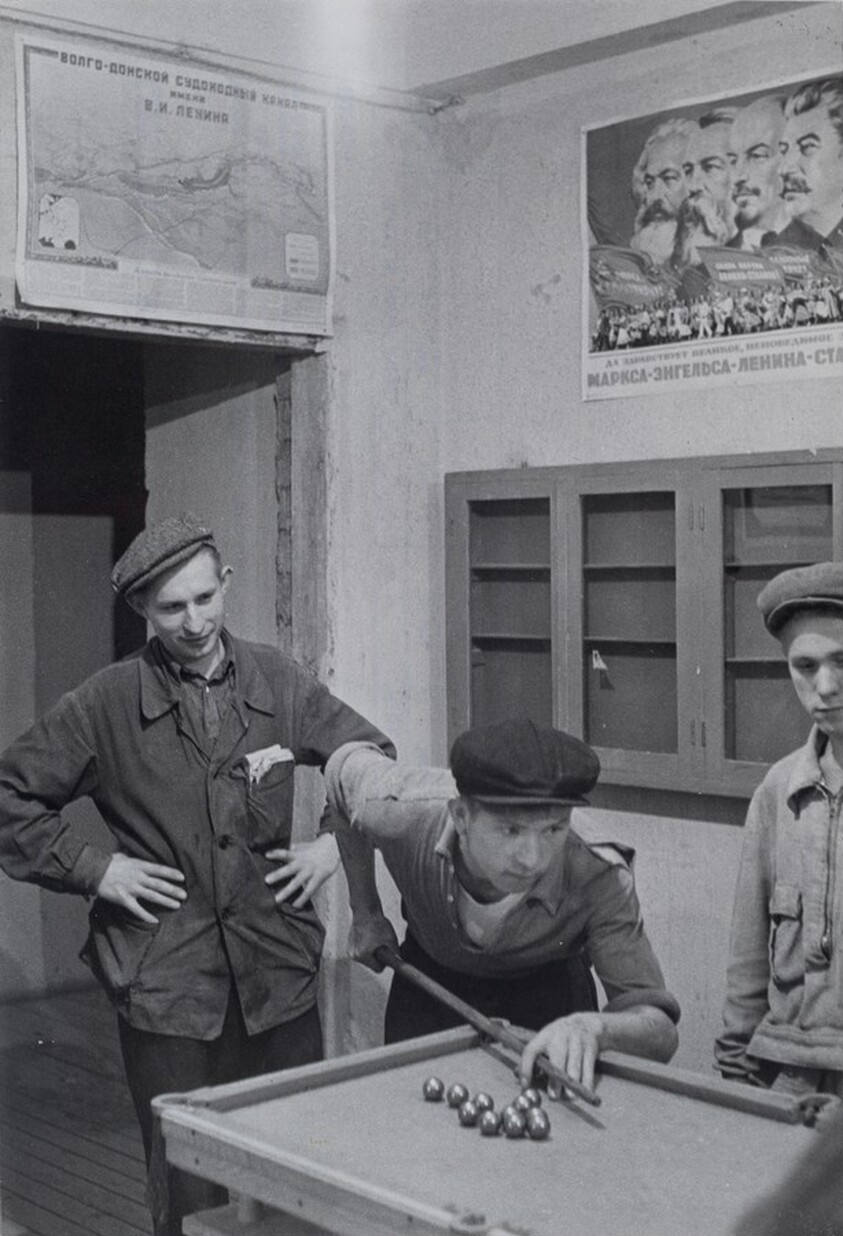 Men Playing Billiards, Soviet Union