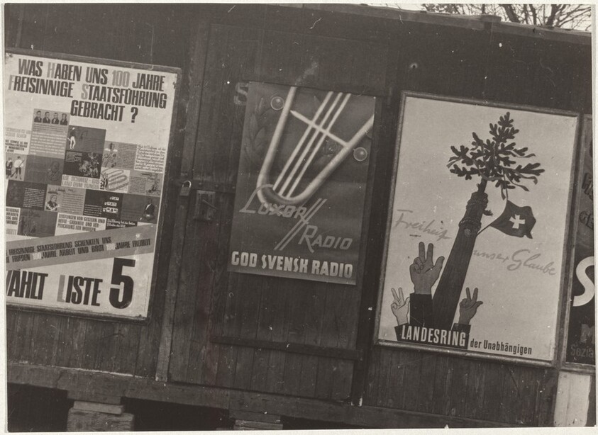 Sign, "Luxor Radio"--Reportage