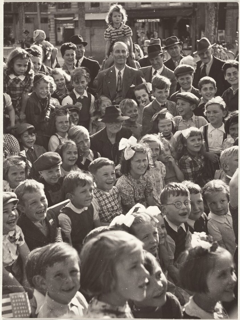 Crowd of children--40 Fotos