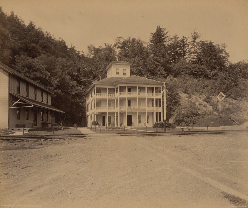 Owasco Lake, Ensenore Glen House