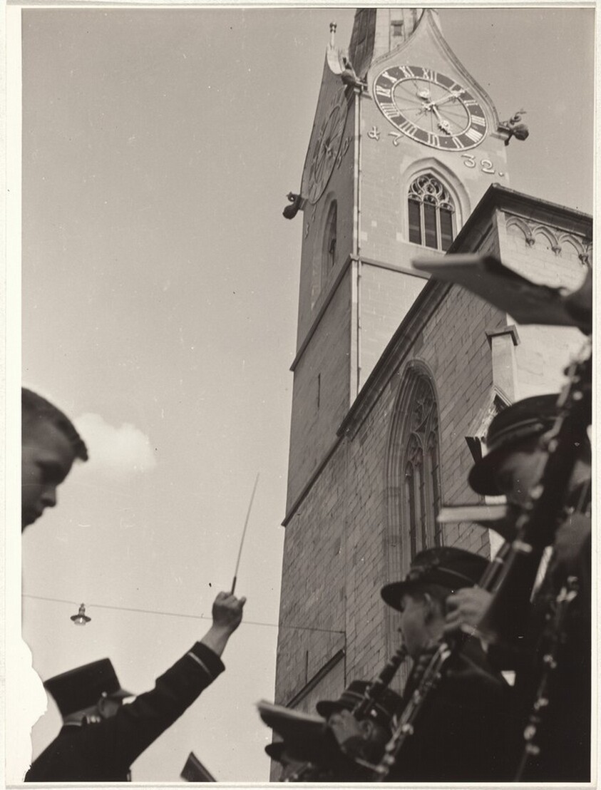 Band before clock tower--40 Fotos