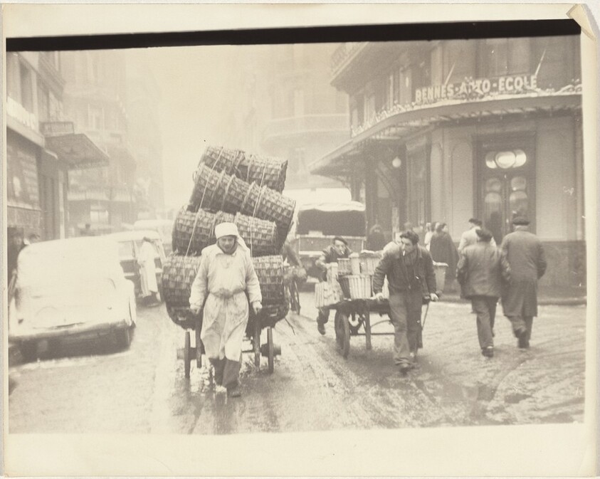 Vendors in snow, Paris