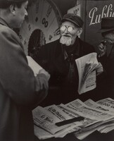Le vendeur de journaux (Newspaper Vendor), Brassaï, c. 1947–1948