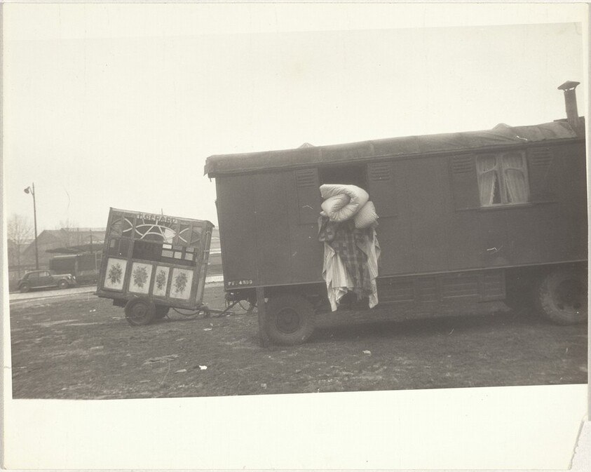 Carnival trailer, Paris