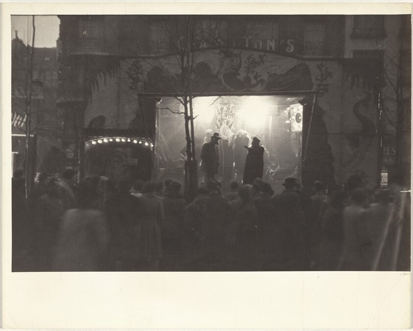 Sideshow at night, Paris