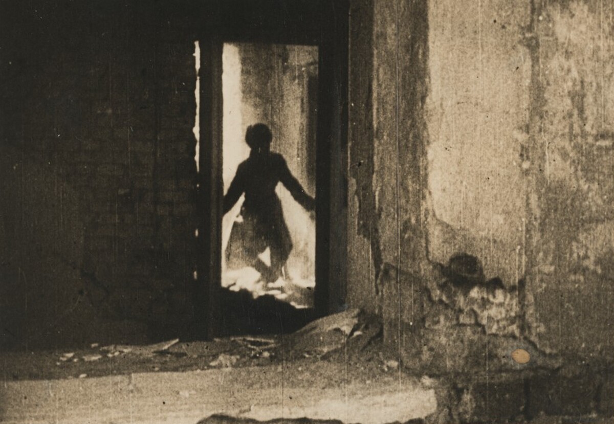 Title from caption on object: “Dramatic Picture During Street Fighting in Stalingrad...”